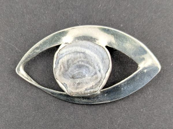 Chalcedonrose Brosche