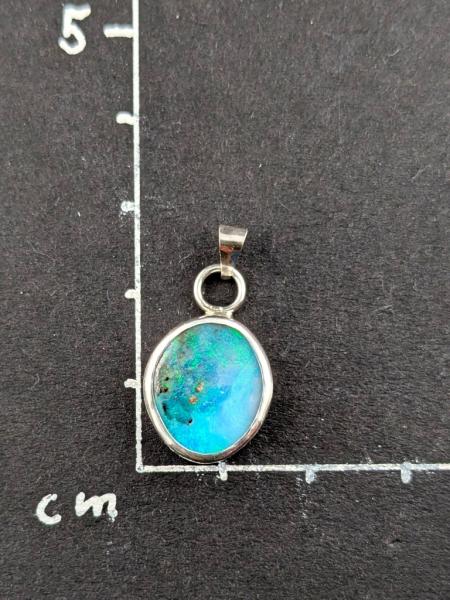 Boulder Opal Kettenanhänger (999er/925er Silber)