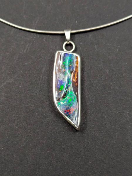 Boulder Opal Kettenanhänger (999er/925er Silber)