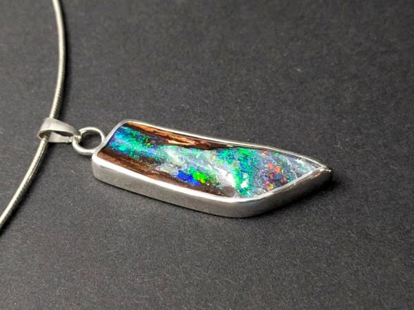 Boulder Opal Kettenanhänger (999er/925er Silber)