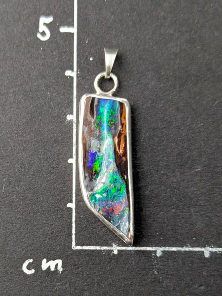 Boulder Opal Kettenanhänger (999er/925er Silber)